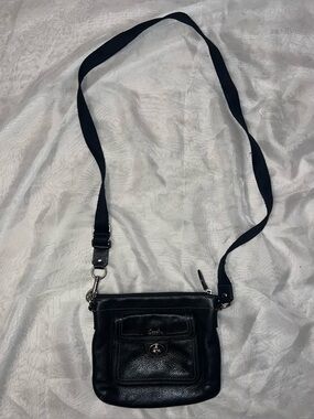 BLACK COACH TURN LOCK CROSSBODY BAG